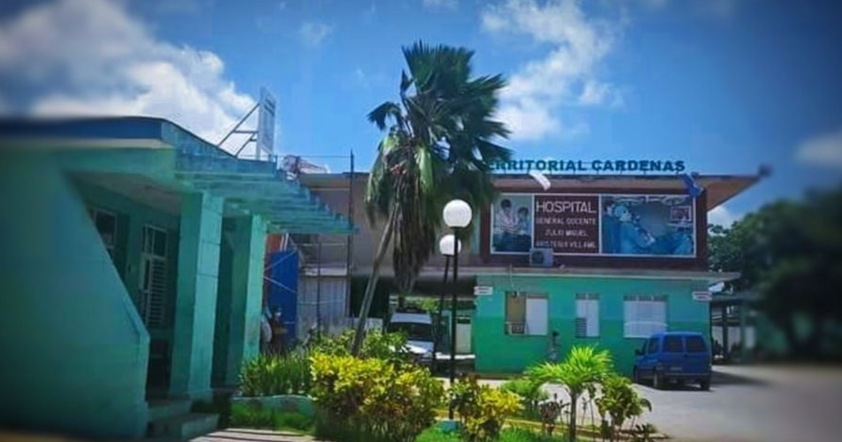 Tragic Accident: Cuban Teenager Loses Life After Falling off Bus While Distracted by Cell Phone