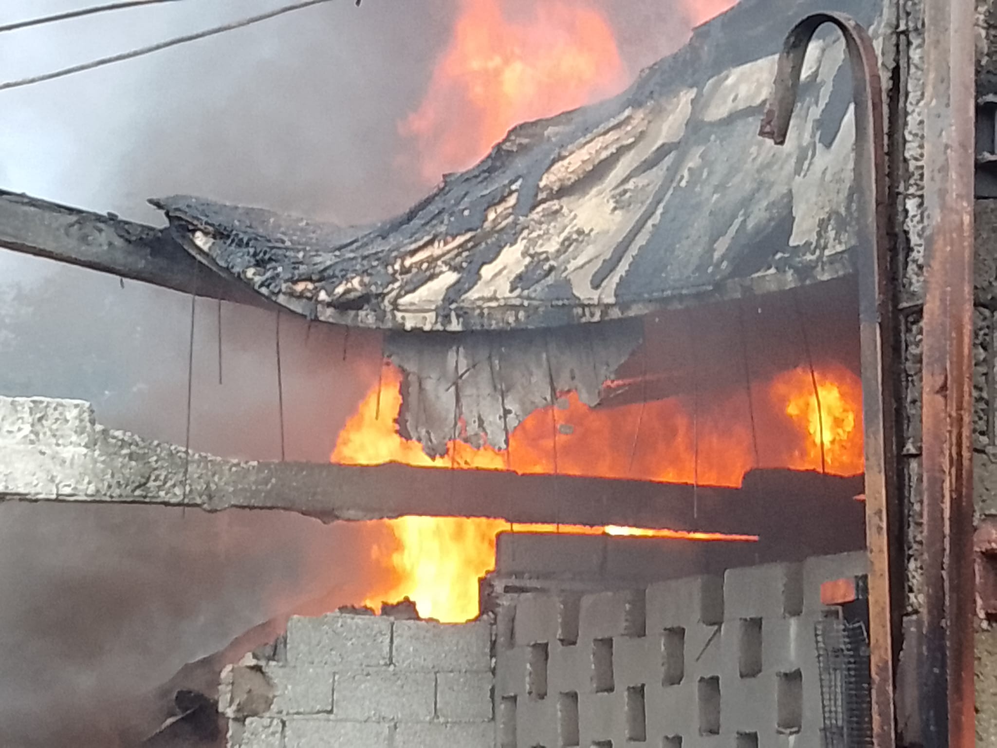 Un anciano sufre quemaduras tras el incendio de su casa en La