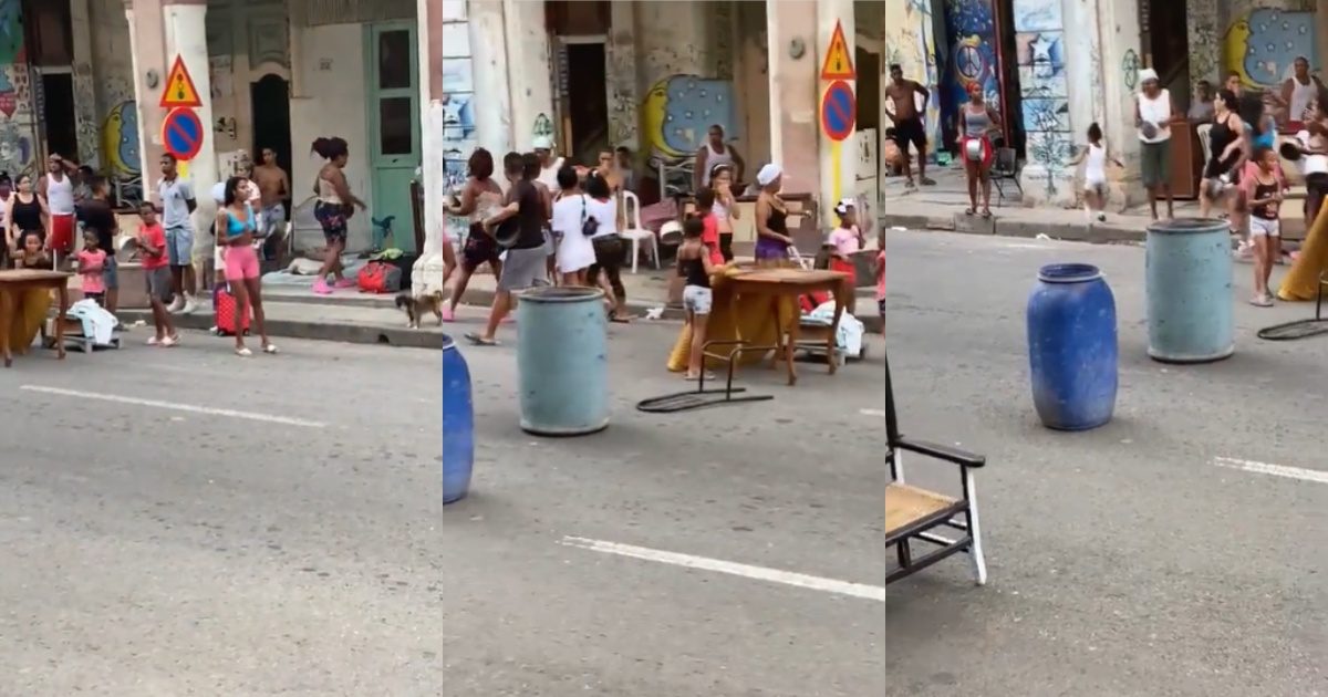 Cubans block the street in Havana’s Paseo del Prado